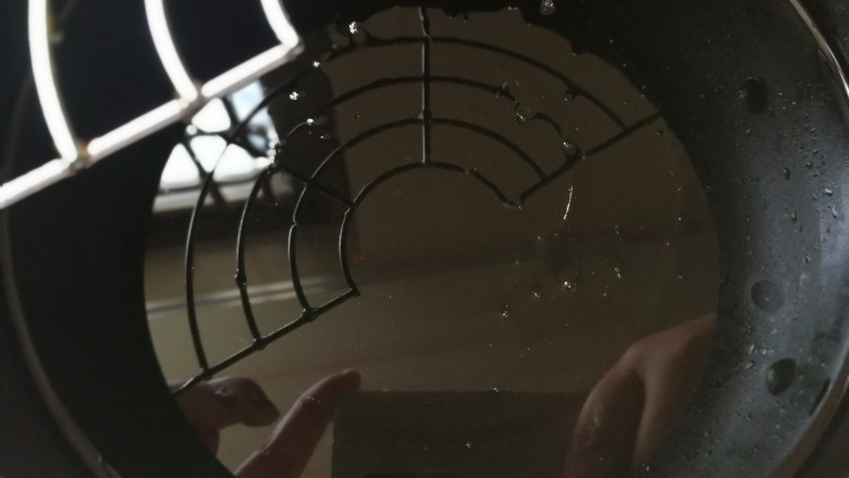 儿时回忆~牛肉糯米丸(二种吃法),锅里倒入适量的油,加热到八成热