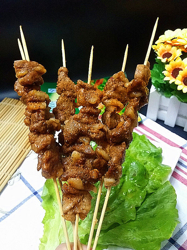 #微波炉美食#奥尔良孜然羊肉串,也可以裹点生菜一起,味道也超棒
