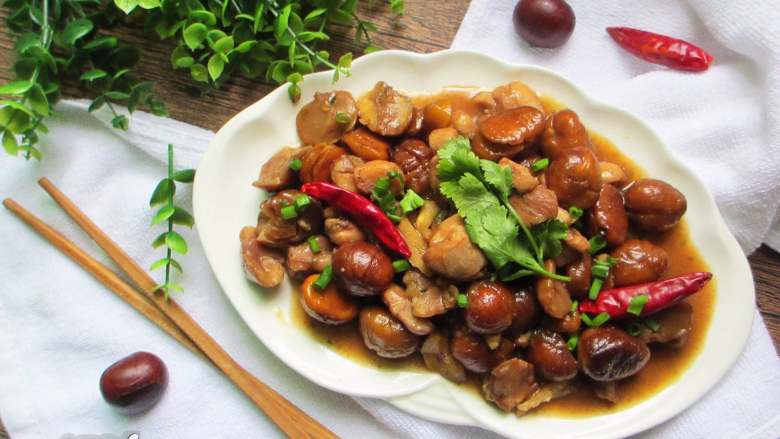鸡腿炖板栗,用板栗炖鸡,意味着吉利(鸡栗)