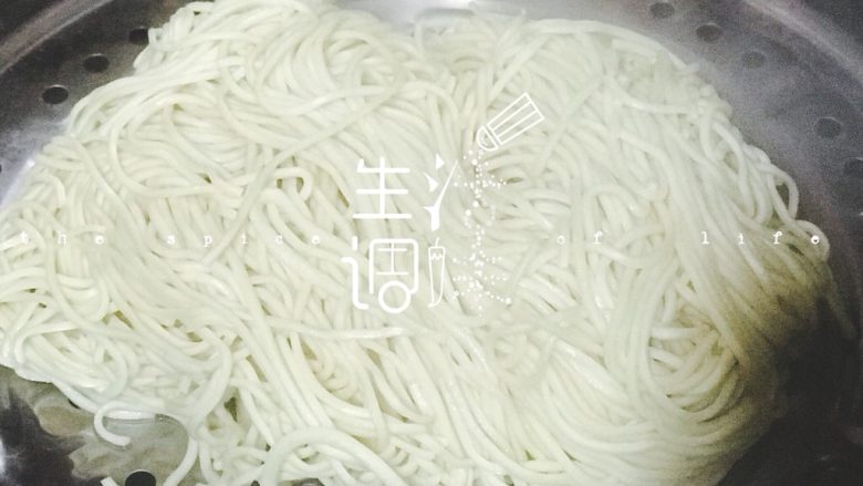 浅湘食光&鸡肉捞面,蒸锅蒸5分钟左右（防止结块）