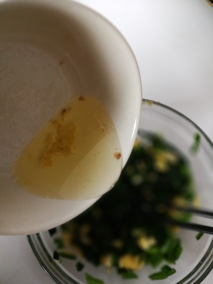 菠菜素饺子,加入菠菜馅里面,我只加了一半