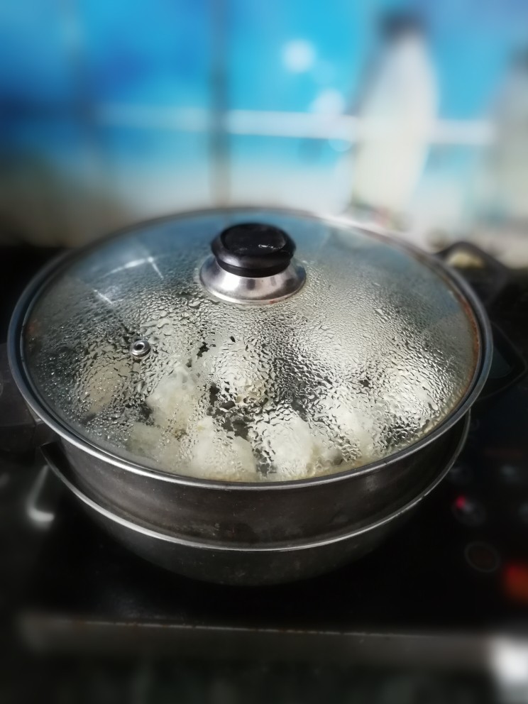 菠菜素饺子,冷水上锅,大火蒸10分钟即可
