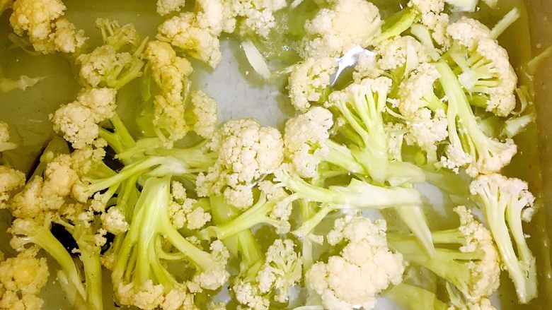 国民女神来了~老干妈辣炒菜花鸡胸肉,清洗干净