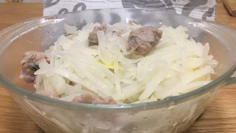 鲜甜萝卜焖鲮鱼滑,成品,这道菜很清甜,鲜