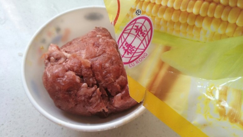 米饭猪肉堡,适量的淀粉。