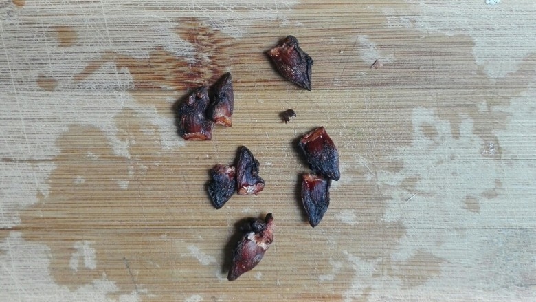 红于花儿~香甜糯糯玫瑰乳汁冷冻鸡翅根,扳碎,这样子味道更浓郁