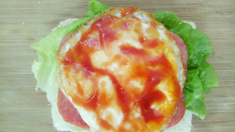 宝宝辅食~简易版三明治,最后按个人喜欢摸点<a style='color:red;display:inline-block;' href='/shicai/ 699'>番茄酱</a>在鸡蛋上面