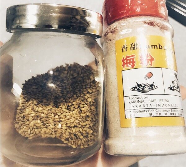 🍠日式番薯脆酥糖🍠,这是我们准备的调味料，甘梅粉会让你的番薯脆酥糖别具风味。