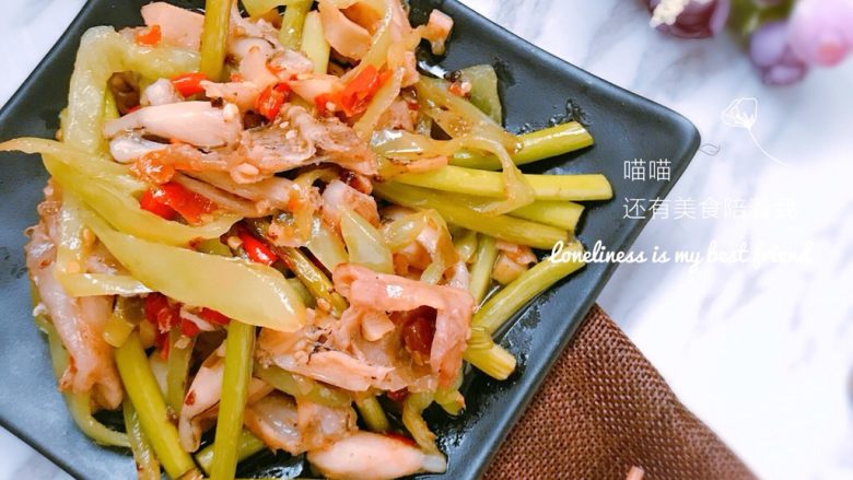 爆炒香辣牛蛙➕馄饨清汤,摆盘