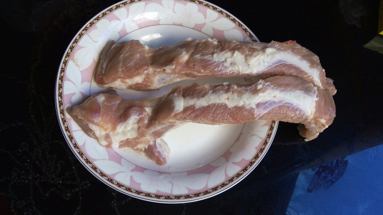 蘑菇玉米小排煲,原料猪仔排!