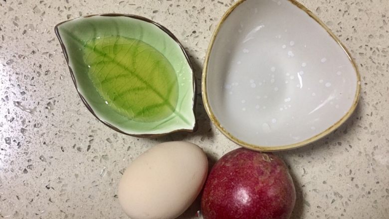 微波炉美食+百香蜜溏心蛋,准备食材,<a style='color:red;display:inline-block;' href='/shicai/ 865'>蜂蜜</a>适量