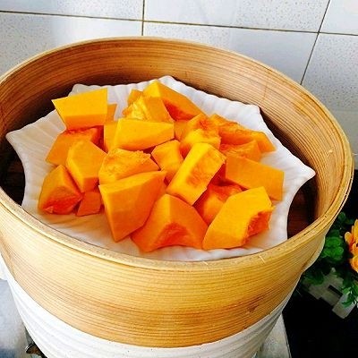 一锅出&枣花馍+红薯枸杞粥
,去皮切块上锅蒸