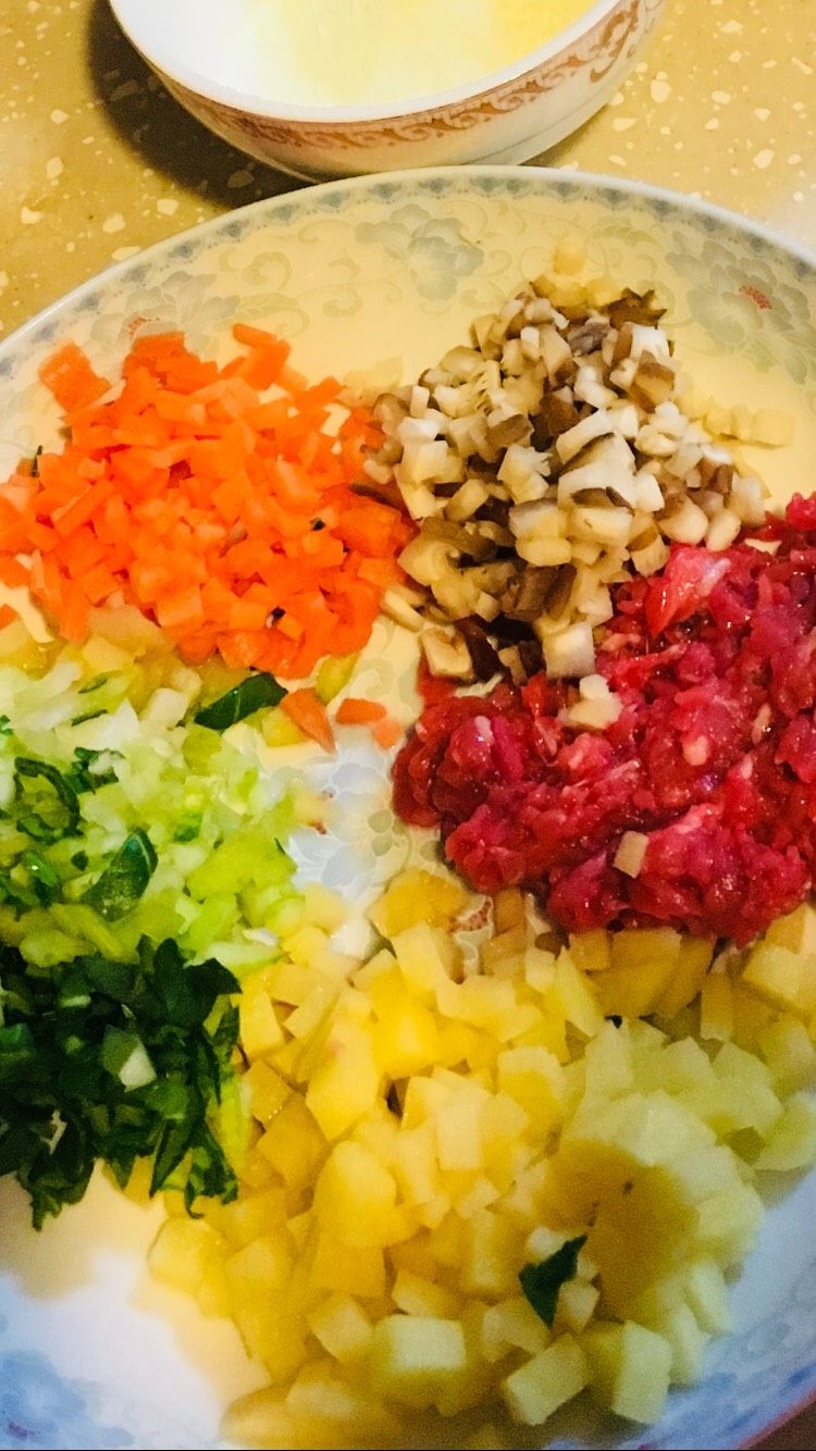 南瓜盅牛肉杂粮蔬菜焖饭,准备好材料