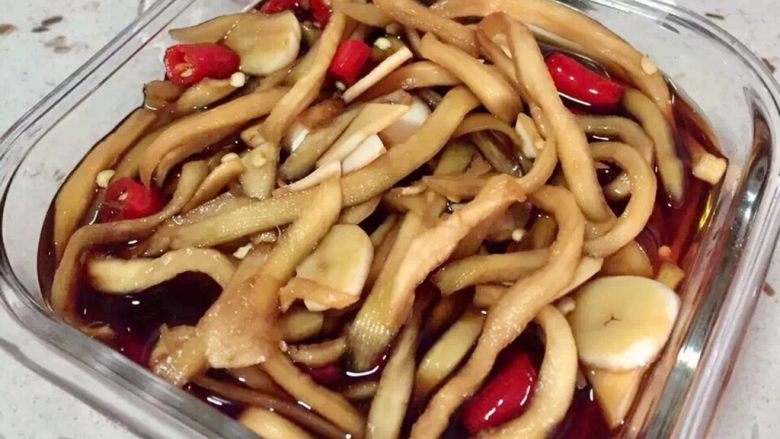 酱木瓜丝,色泽诱人,酱香浓郁,鲜辣爽口
下饭佐粥伴面任意百搭