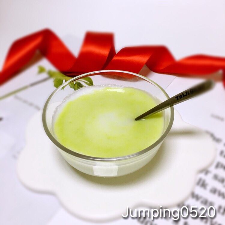 👩🍳1月9日辅食分享【牛油果米糊】6m+,
牛油果泥加到米粉糊中拌匀食用。