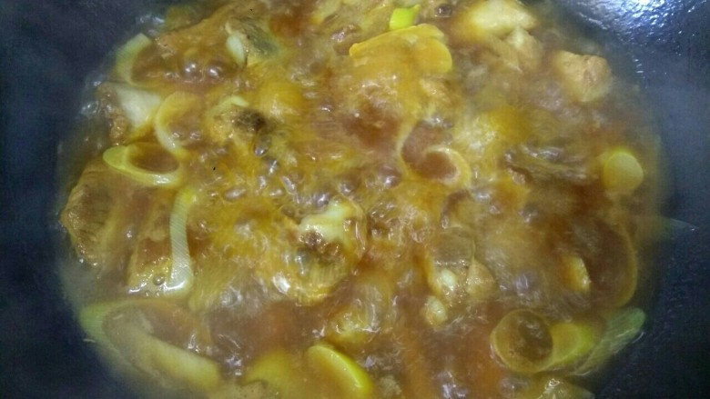 糖醋排骨,大火烧开,转小火慢炖