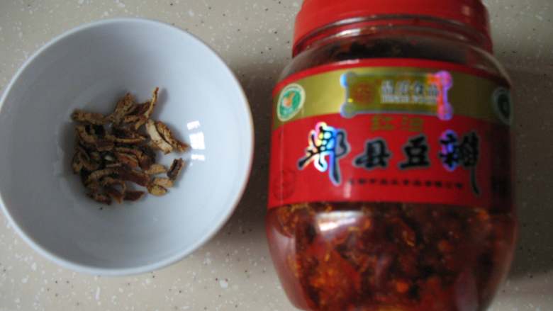川味红烧牛肉面,准备适量<a style='color:red;display:inline-block;' href='/shicai/ 3772'>陈皮</a>,中药房可以买到,自家吃剩下的橘子皮晒晒干也是可以的。