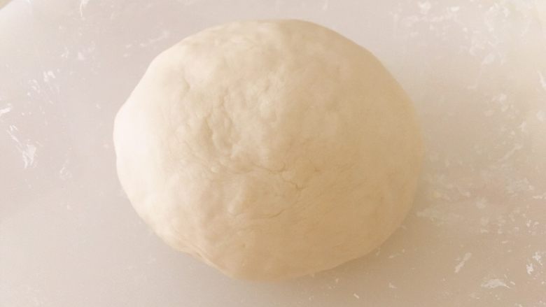 迷你葱油饼,用手揉面团,直至面团不再粘手