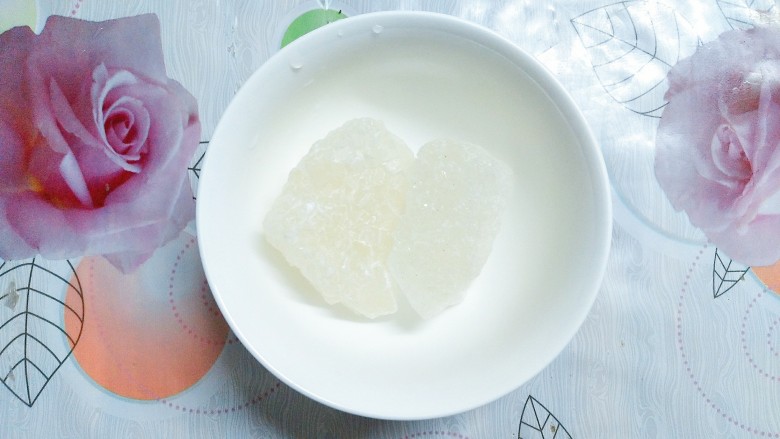 红枣糯米藕,再准备好两块冰糖!
