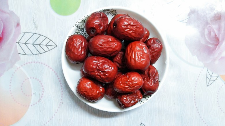 红枣糯米藕,十多个<a style='color:red;display:inline-block;' href='/shicai/ 2470'>红枣</a>!