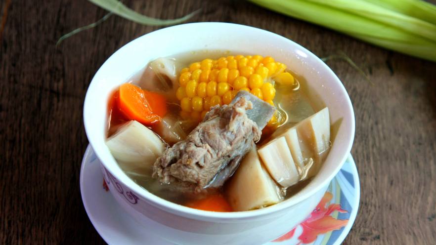 营养、暖身——玉米排骨莲藕汤