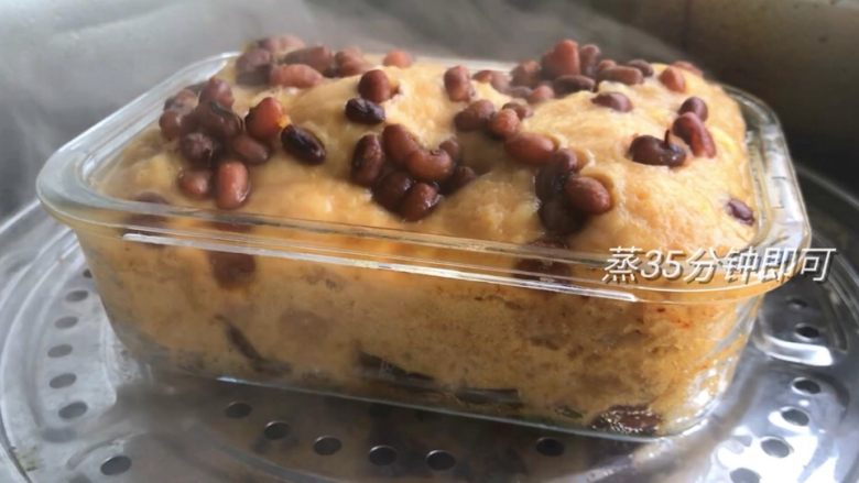 红豆发糕,蒸锅上蒸35分钟即可