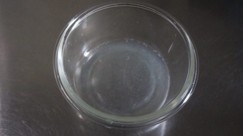 奶油奶酪红丝绒杯子蛋糕,制作buttermilk,准备<a style='color:red;display:inline-block;' href='/shicai/ 919'>柠檬汁</a>8g