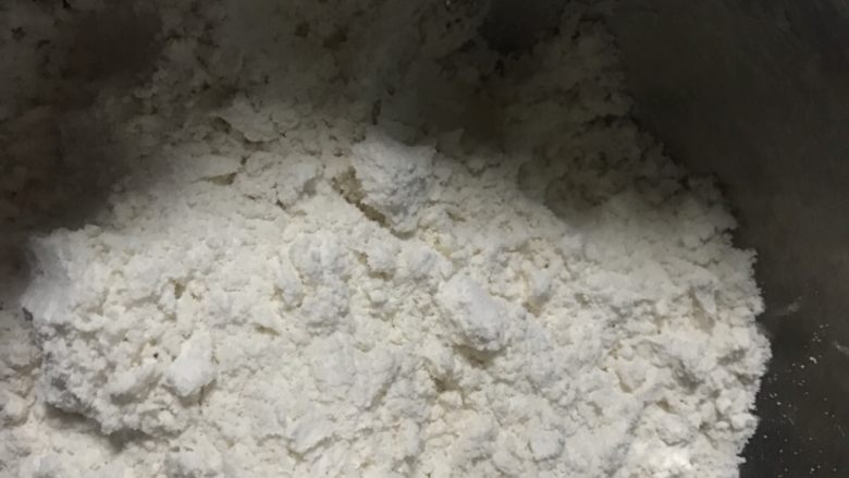 葡萄干司康,用手搓成粗粒状(黄油不可以融化)
