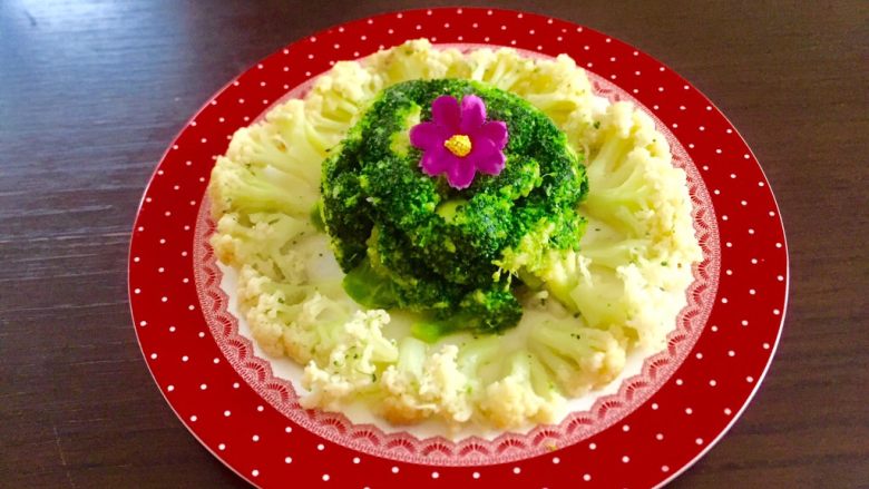 挑战厨房/素菜/蒜蓉炒双花,可以上桌吃了。
