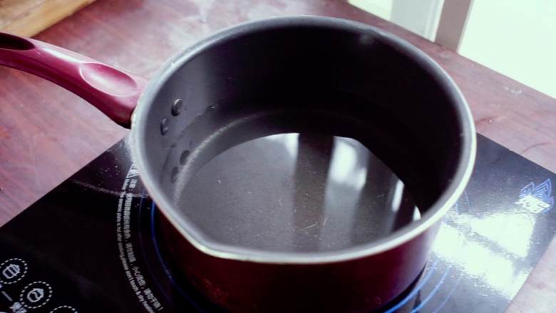 麻辣手撕鸡竟然如此简单,10分钟完成一道快手菜全过程详解,取一锅冷水