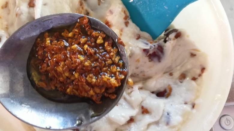 红豆(红枣)年糕,红豆也可以换成红枣,去核,加一点糖桂花,做法也一样的