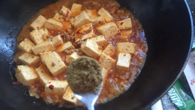 挑战厨房+荤菜+肉末豆腐,一勺花椒粉