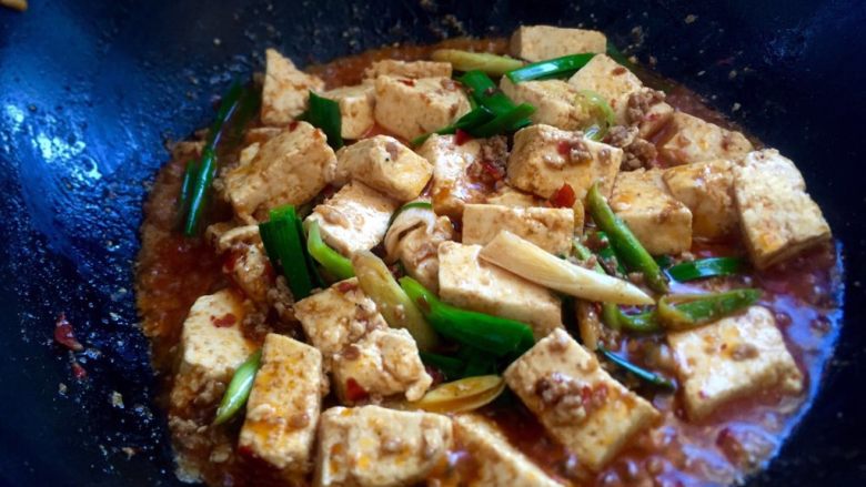 挑战厨房+荤菜+肉末豆腐,翻炒均匀,在加一点<a style='color:red;display:inline-block;' href='/shicai/ 717'>味精</a>就可以出锅了