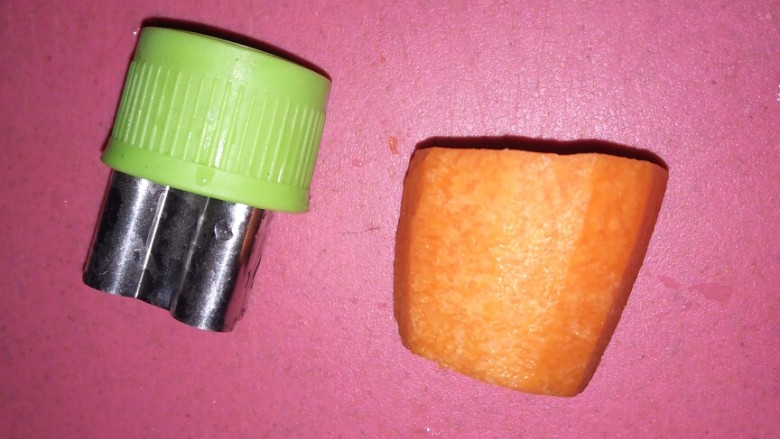 大吉大利,今天吃鸡🐔,用模具切出可爱的形状。
