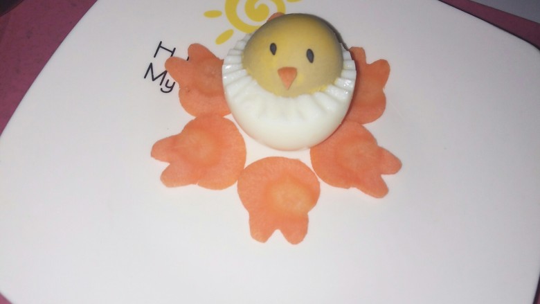 大吉大利,今天吃鸡🐔,将小鸡宝宝放入盘中。(光线原因感觉看着好怪异😳)。