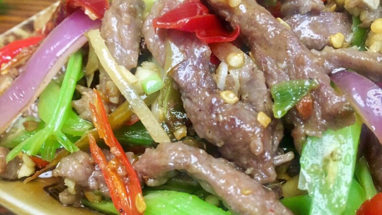 绝代双椒牛肉丝,来张特写,一看肉质就是鲜嫩滑口