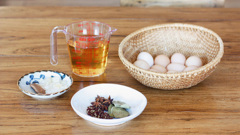 啤酒卤鸡蛋,好似乡巴佬~,首先呢,我们准备好所有材料,<a style='color:red;display:inline-block;' href='/shicai/ 9'>鸡蛋</a>根据个人需要可以对个数进行调整