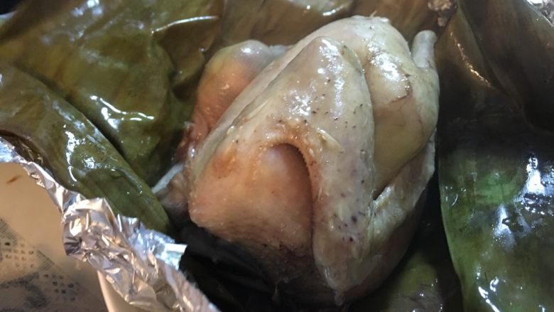 鸽酿饭,打开锡纸和叶子,香味扑鼻而来