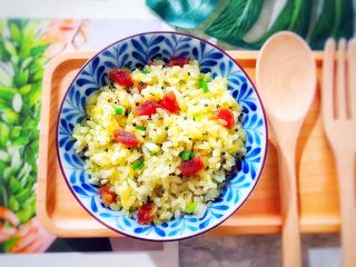 炒饭秀～金蒜飘香の腊肠黄金鸡蛋炒藜麦饭