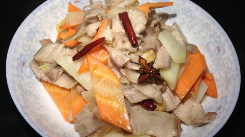 五花肉炒胡萝卜土豆