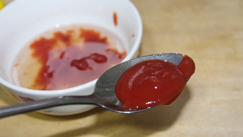 蒸佛手,加入两片<a style='color:red;display:inline-block;' href='/shicai/ 699'>番茄酱</a>