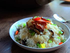 腊肉煲仔饭