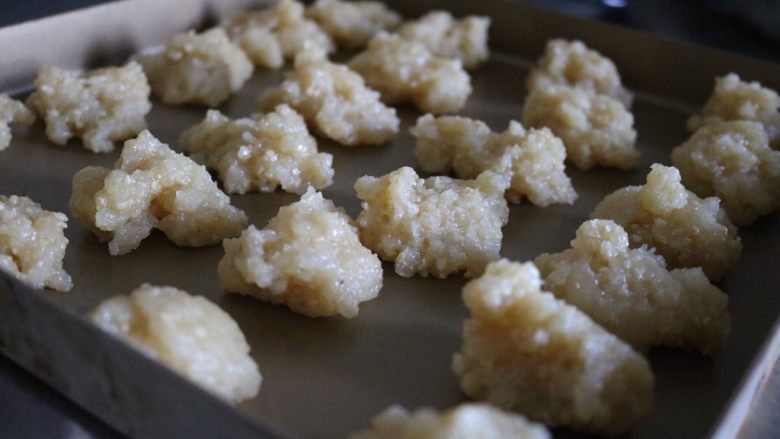 糯米馅老婆饼,先分割糯米馅,15g/个可分24份