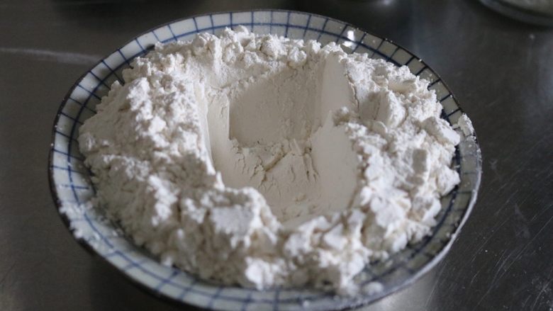 糯米馅老婆饼,表面微黄,有淡淡香味