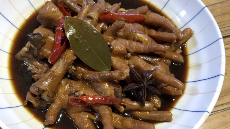 行走的胶原蛋白,家常烧鸡爪,这样,敲好吃的鸡爪就烧好啦~