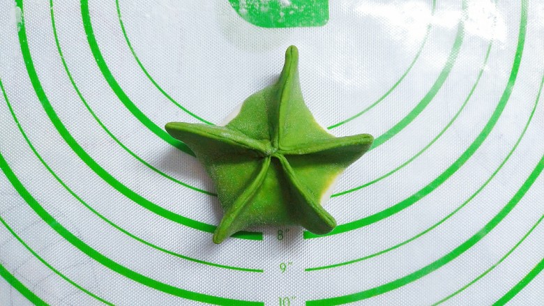 花样蒸饺系列(1),把面皮合拢撵成五角状!
