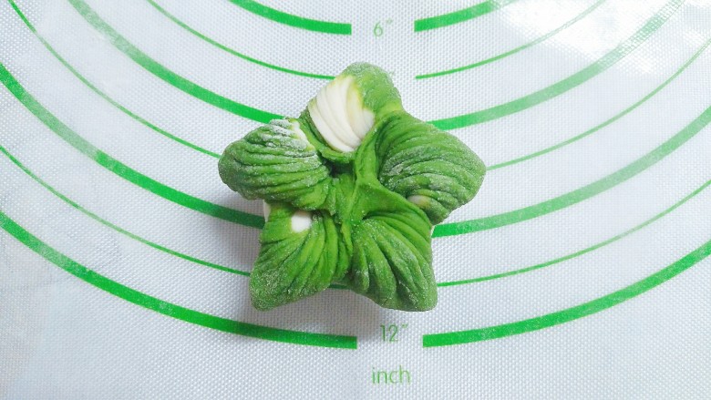 花样蒸饺系列(1),这就是最后撵好的绿色花朵形状!