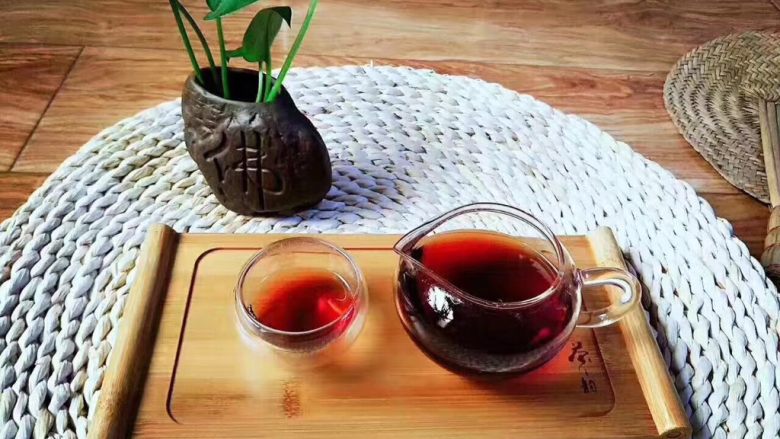 玉米面饼干,泡上一壶热茶,拿上几块玉米饼干。舒服。
