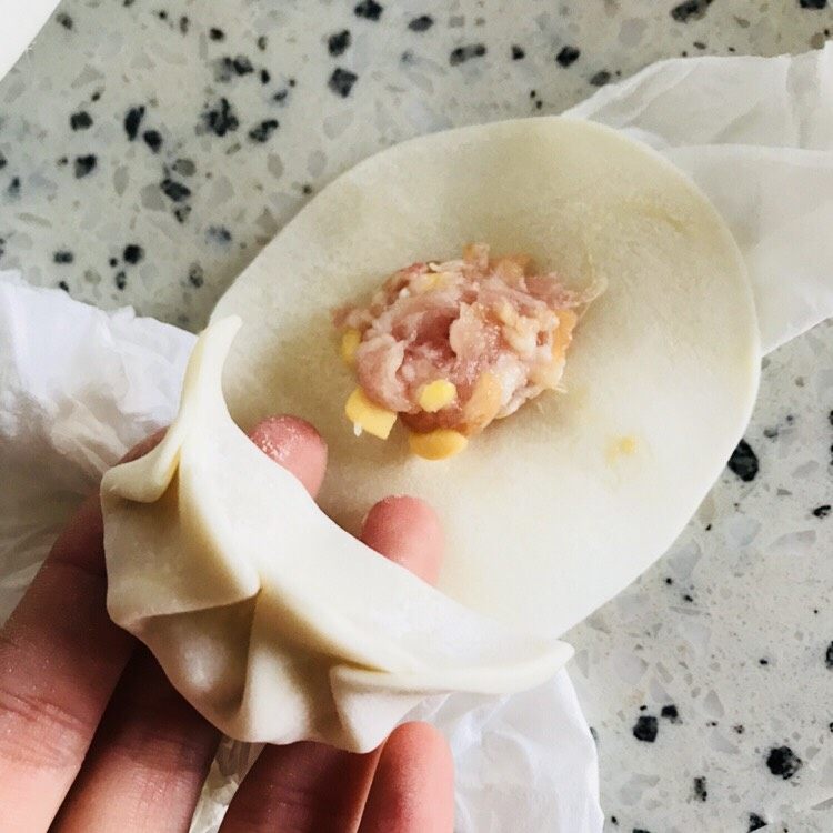 月牙🌙水饺
,包成一个月牙🌙水饺