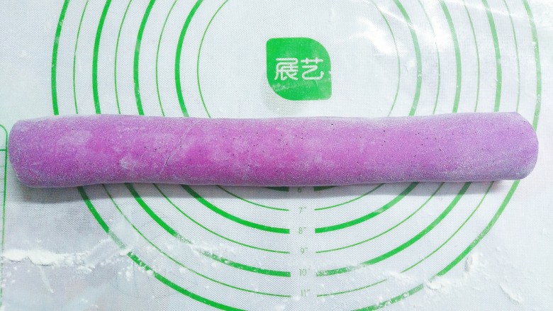 花样蒸饺系列（2）,再卷成圆条状！